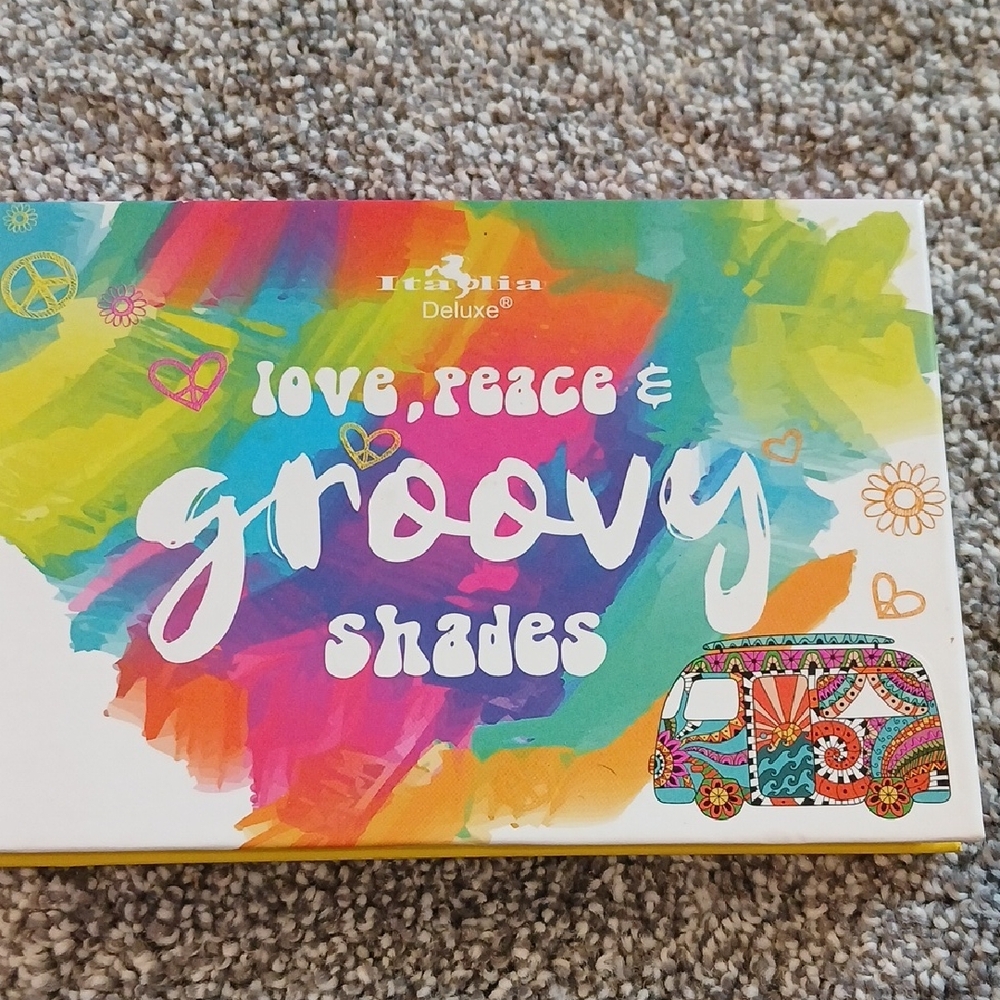 Italina Deluxe Eyeshadow Palette - Vibrant Multicolor Shades